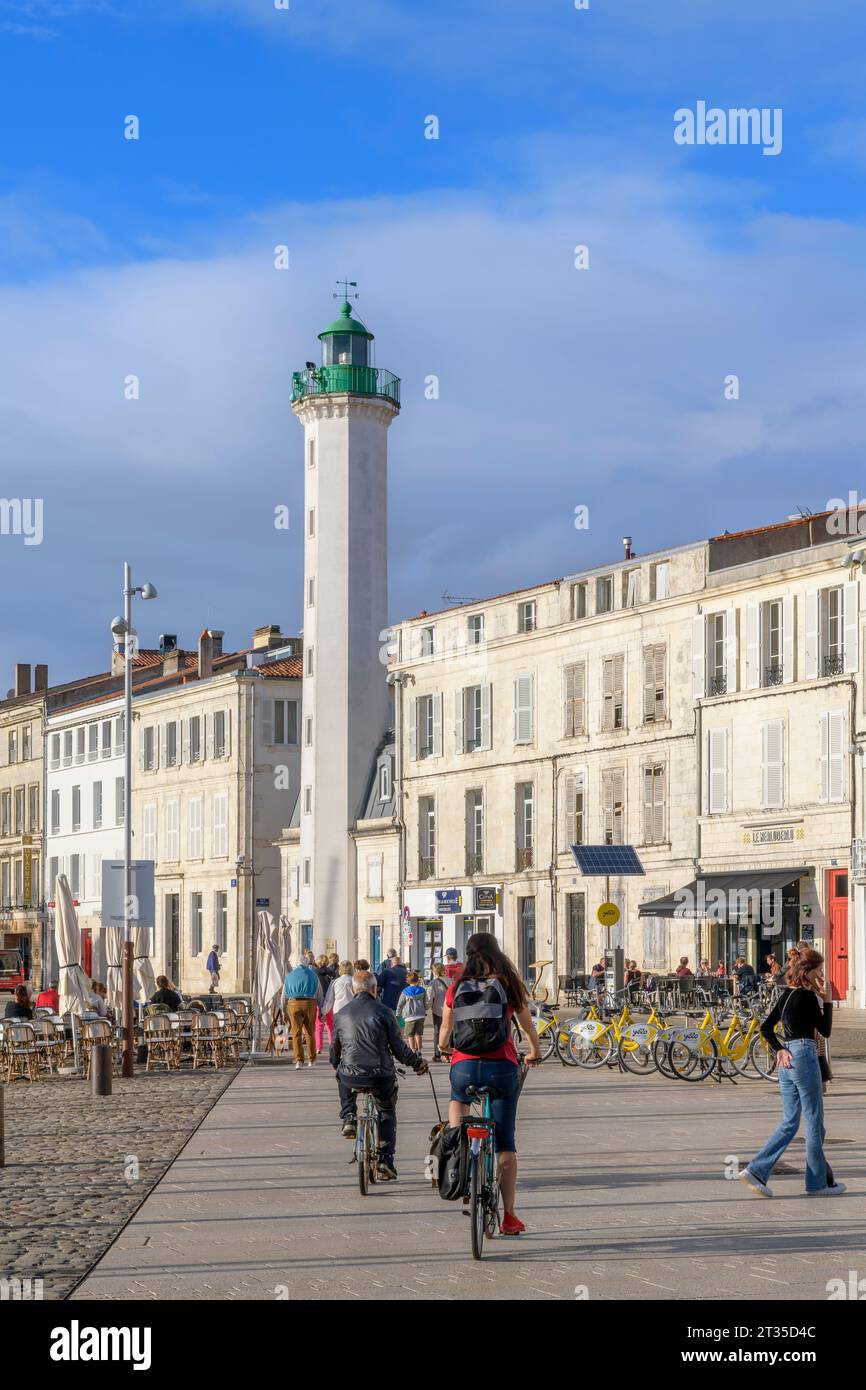 The green lighthouse (Phare vert du quai Valin) next to the Old Port harbour of the beautiful seaside town, La Rochelle, on the French west coast. Stock Photo