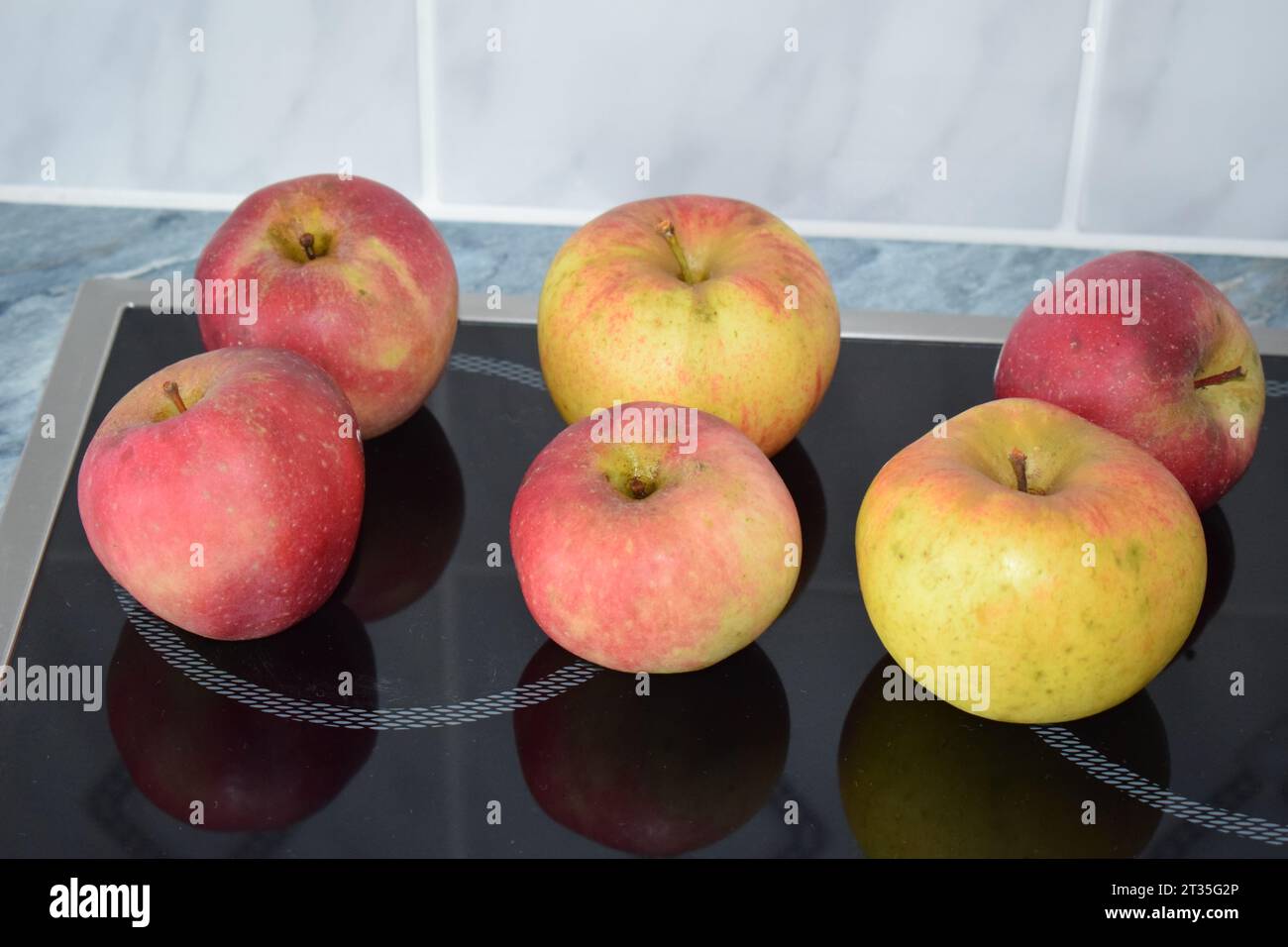 6 apples hi-res stock photography and images - Alamy