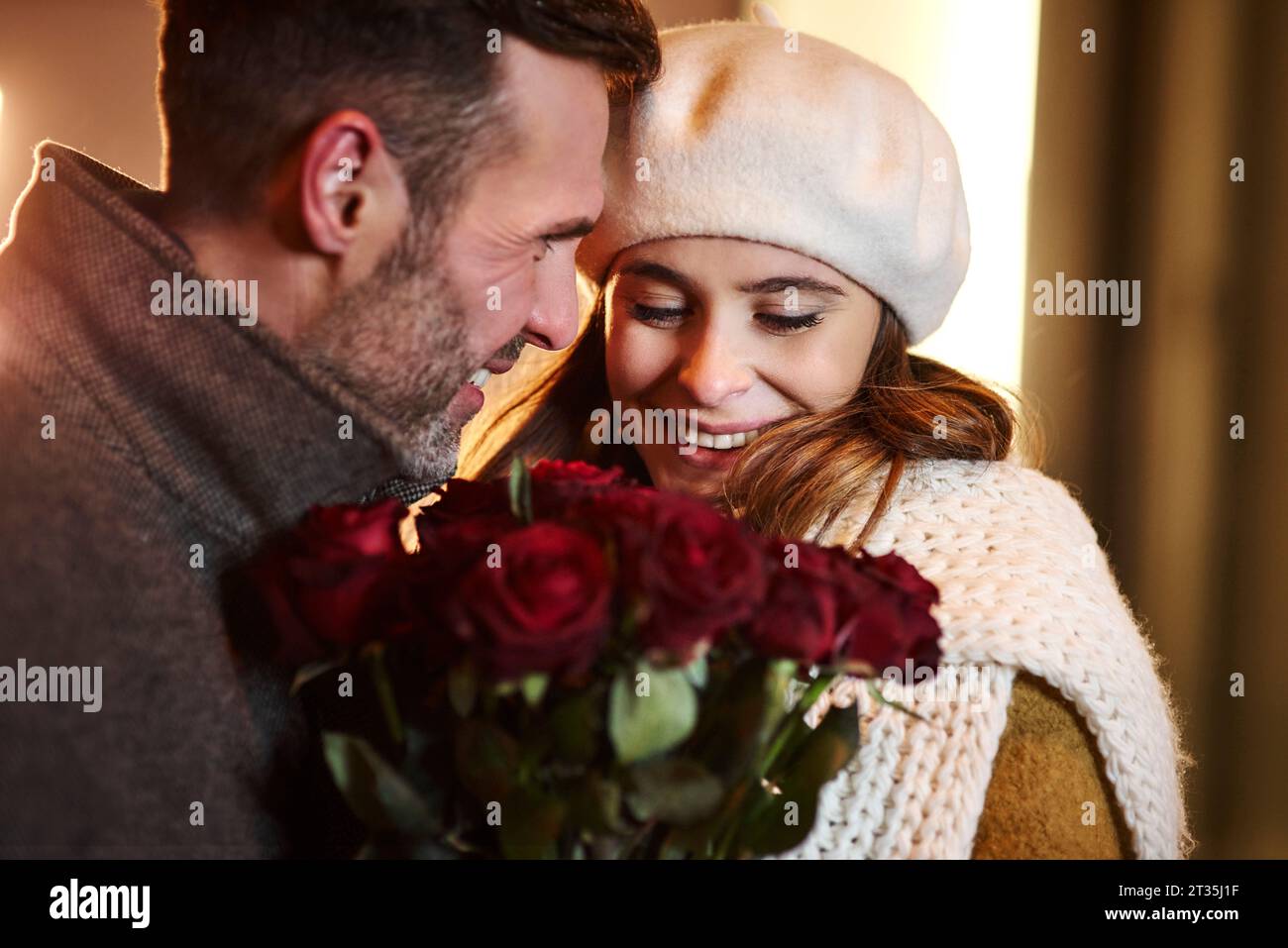 Red Roses Couple Love couple rose hi-res stock photography and images - Alamy