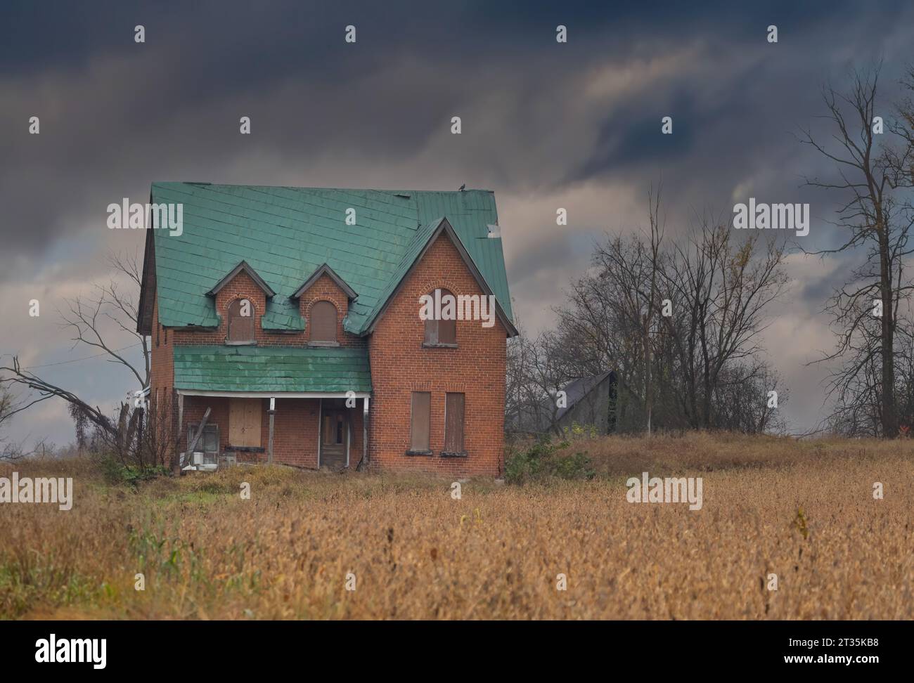 An old abandoned farmhouse in autumn on a farm yard in rural Ontario, Canada Stock Photo