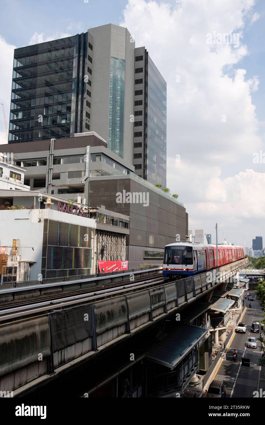 Skytrain An Der Sala Daeng Bts Station Bangkok Thailand Dezember Skytrain An Der Sala Daeng Bts Station Bangkok Thailand Dezember