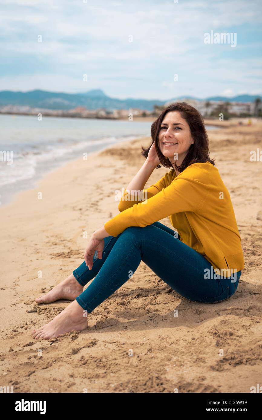 Happy tourist woman beach hi-res stock photography and images - Alamy