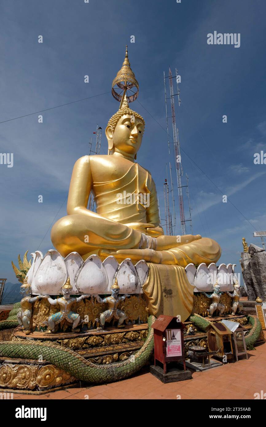 buddha-statue-oben-am-berg-tiger-cave-temple-wat-tham-sua-krabi