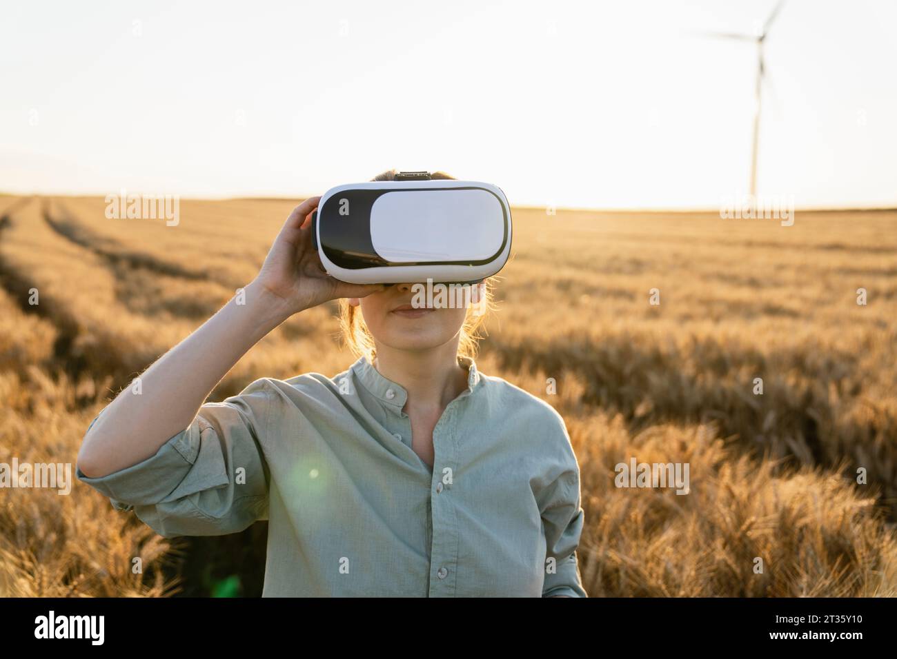 Virtual reality transformation hi-res stock photography and images - Alamy