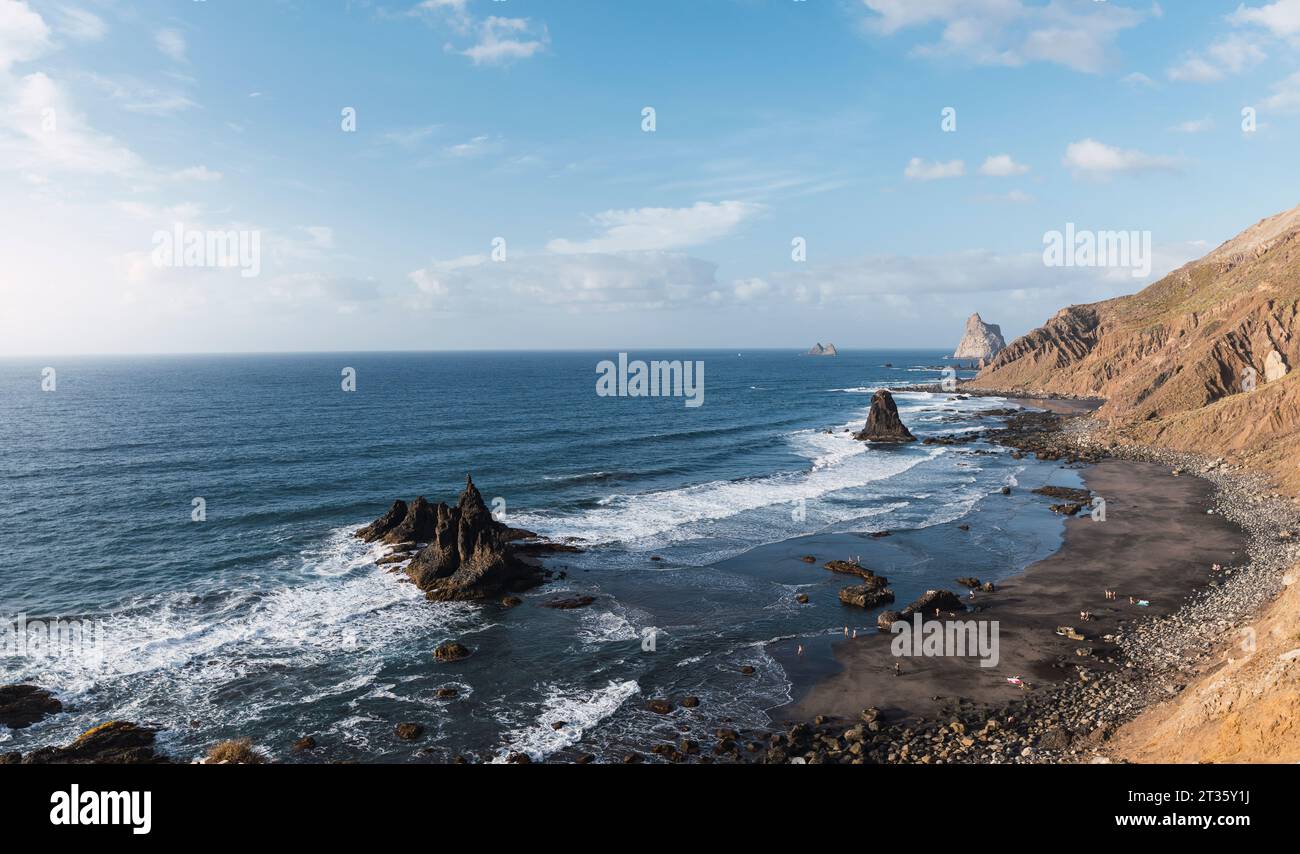 Waves in sea beach hi-res stock photography and images - Alamy