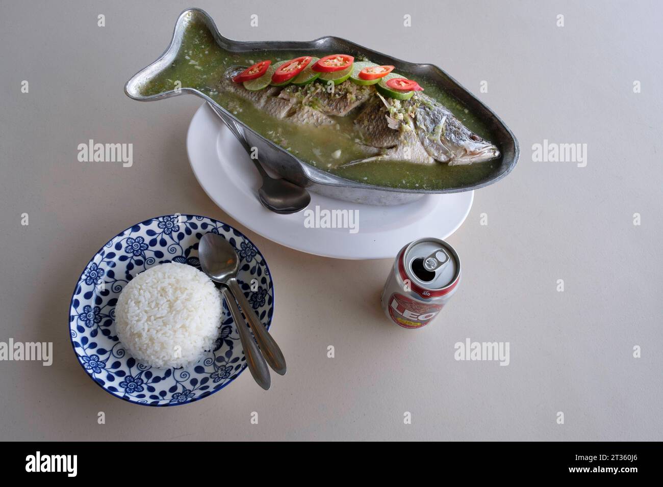 Fisch im restaurant hi-res stock photography and images - Alamy