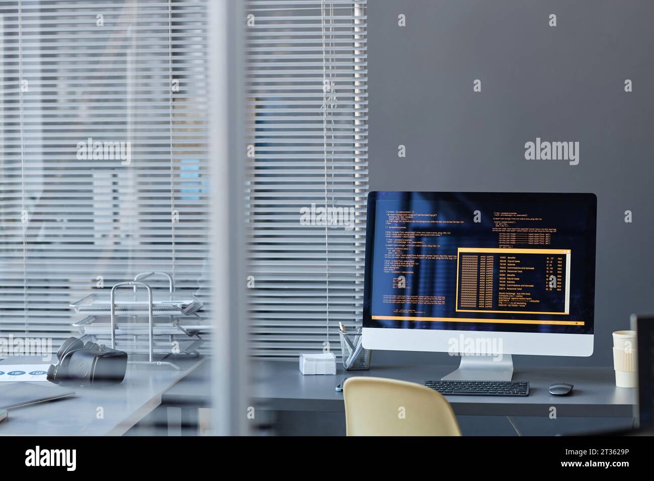 Computer and screen and text hi-res stock photography and images - Alamy