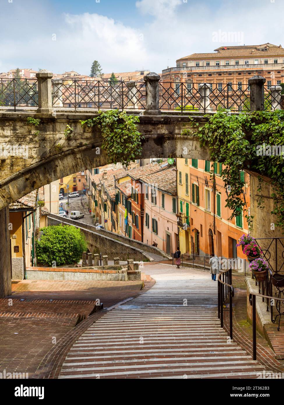 Arched door house italy hi-res stock photography and images - Page 2 - Alamy, image size:975x1390