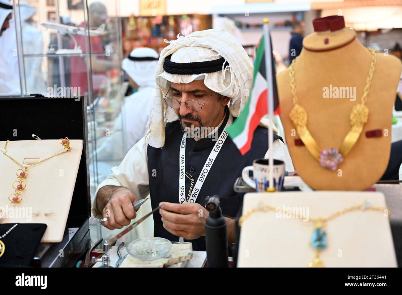 Hawalli, Kuwait. 22nd Oct, 2023. A craftsman makes jewelry during an 