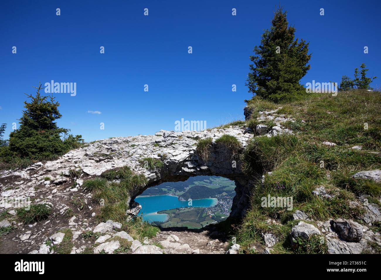 Austria, Salzburger Land, Lake Wolfgangsee seen through natural arch on Bleckwand mountain Stock Photo