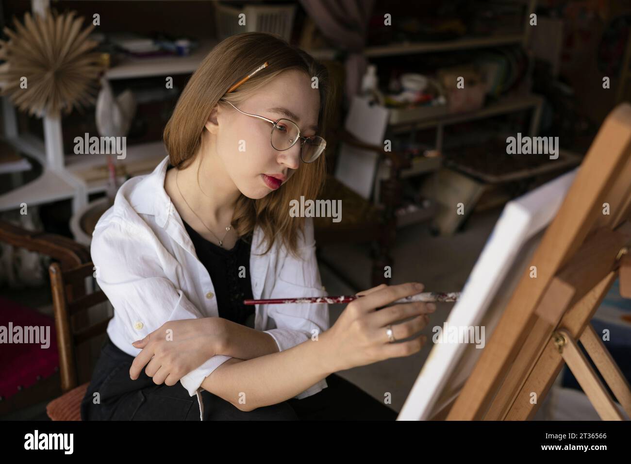 Young artist hi-res stock photography and images - Alamy