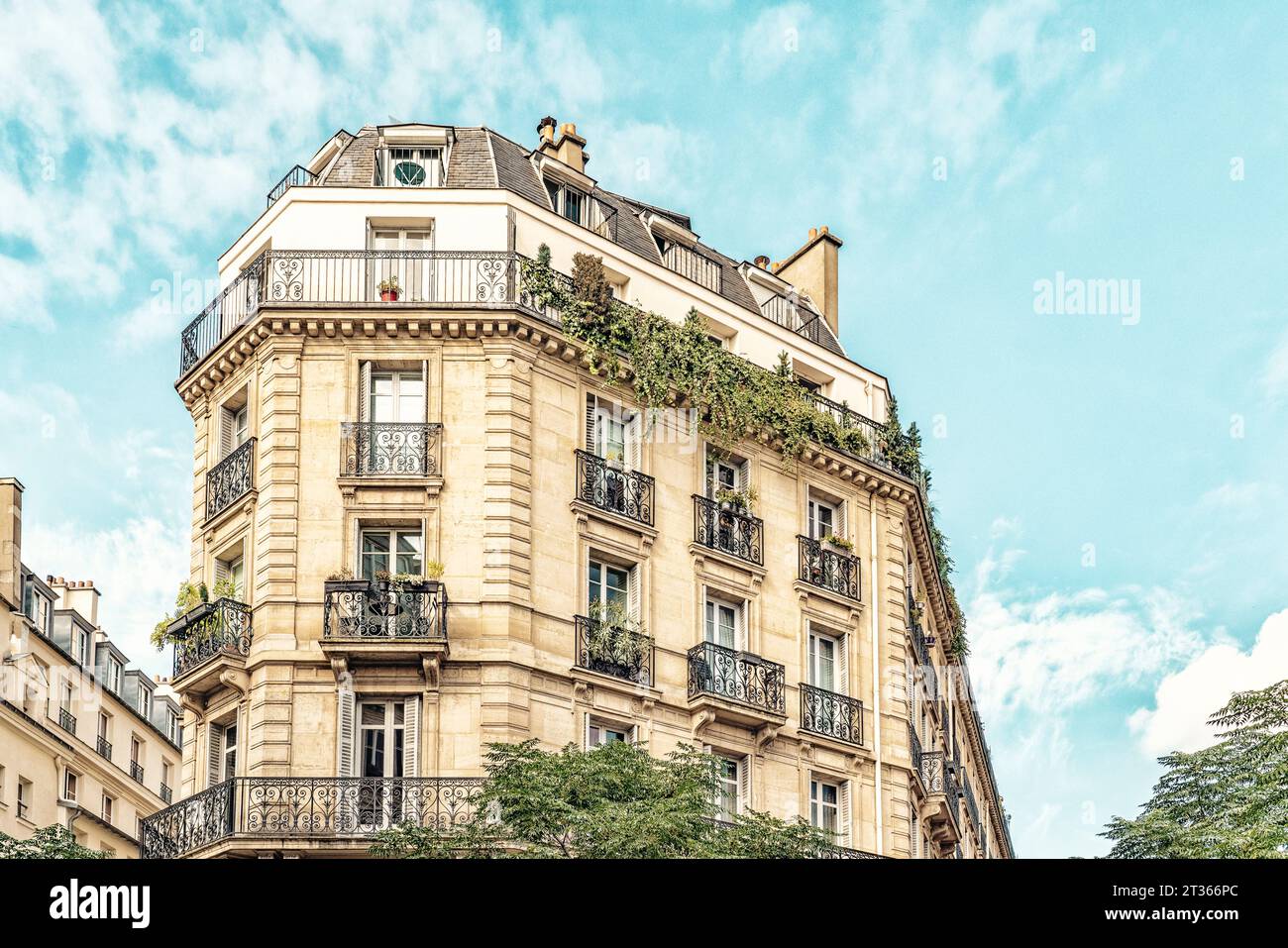 France, Ile-De-France, Paris, Exterior of historic apartment building at Les Halles de Paris Stock Photo