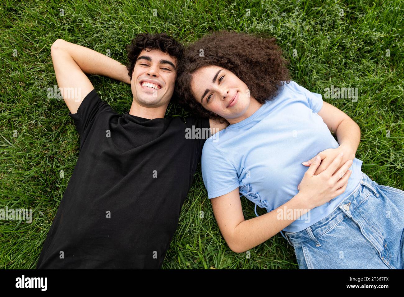 Man lying to woman hi-res stock photography and images - Alamy
