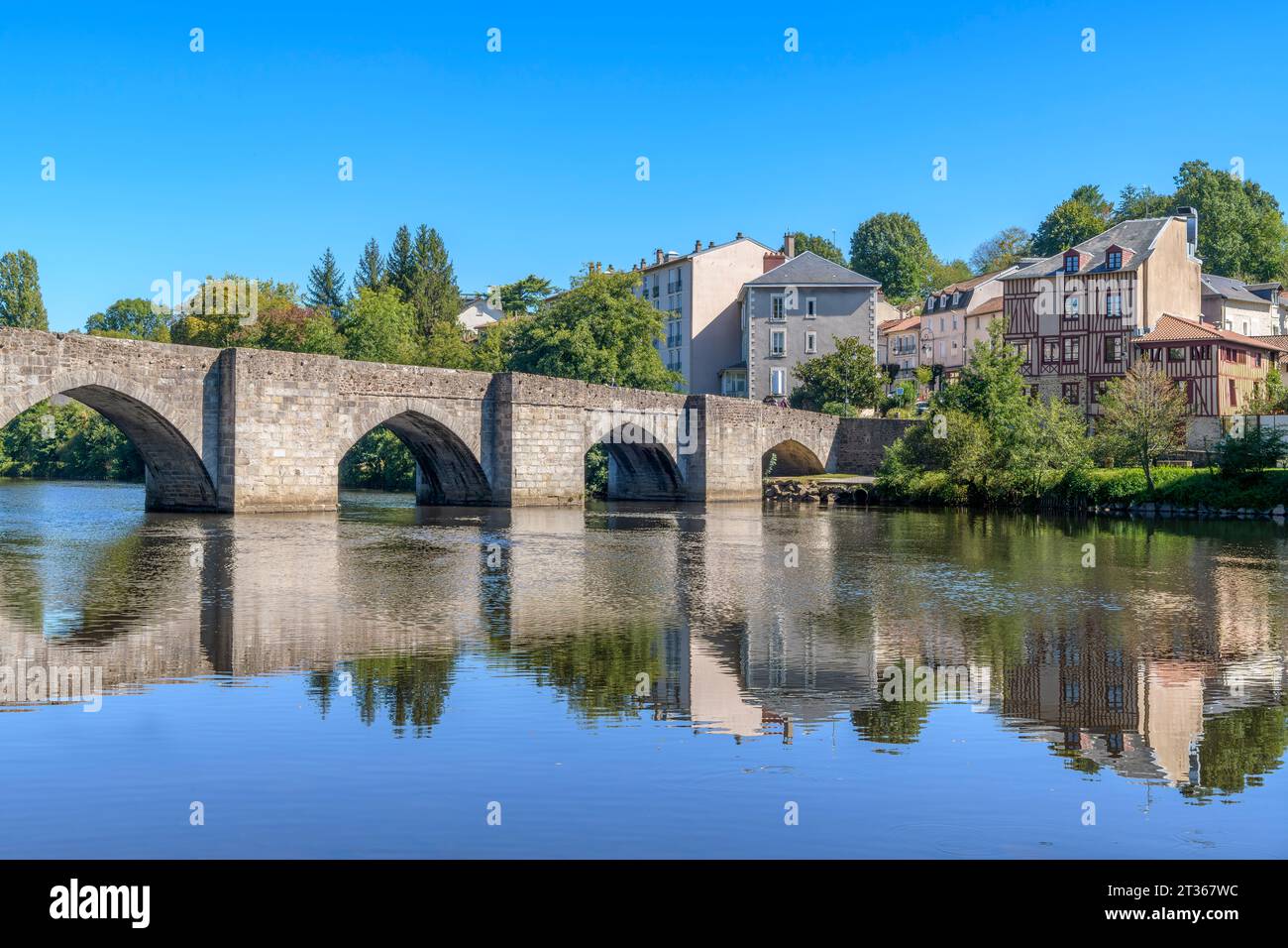 Pont SaintÉtienne in Limoges, France. Links the halves of the city