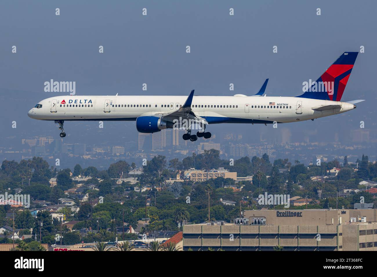 N587NW Delta Air Lines Boeing 757-351(WL) landing at Los Angeles International (LAX / KLAX) Stock Photo