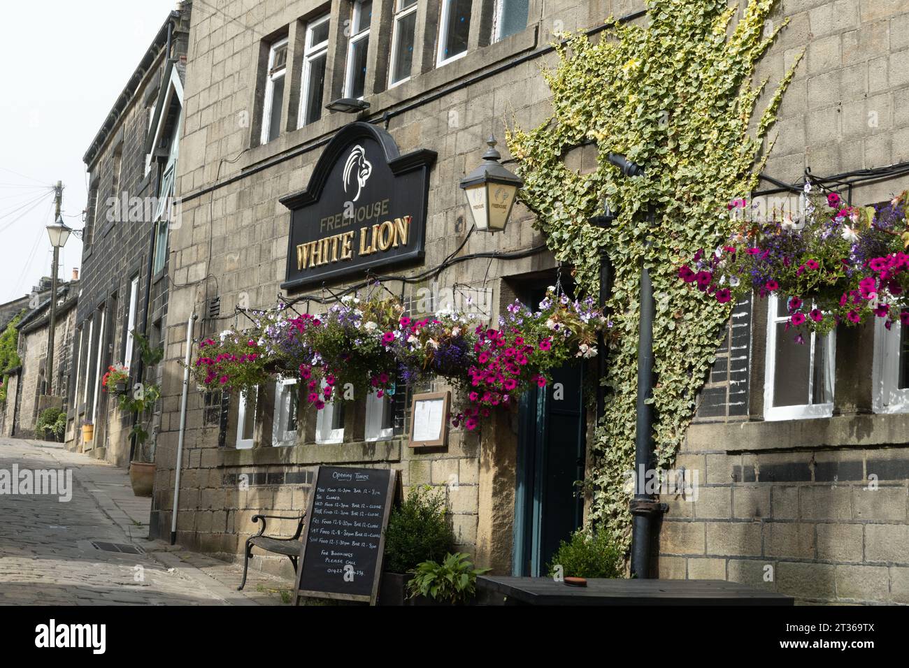 The White Lion Pub Smithwell Rd Heptonstall West Yorkshire England Stock Photo