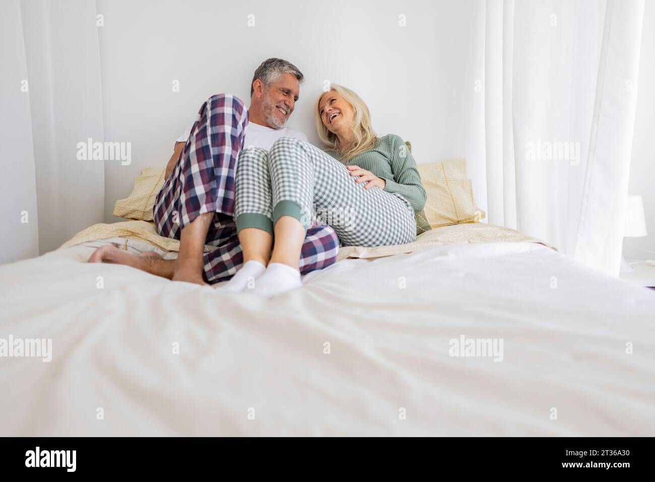 50 couple bed hi-res stock photography and images - Alamy