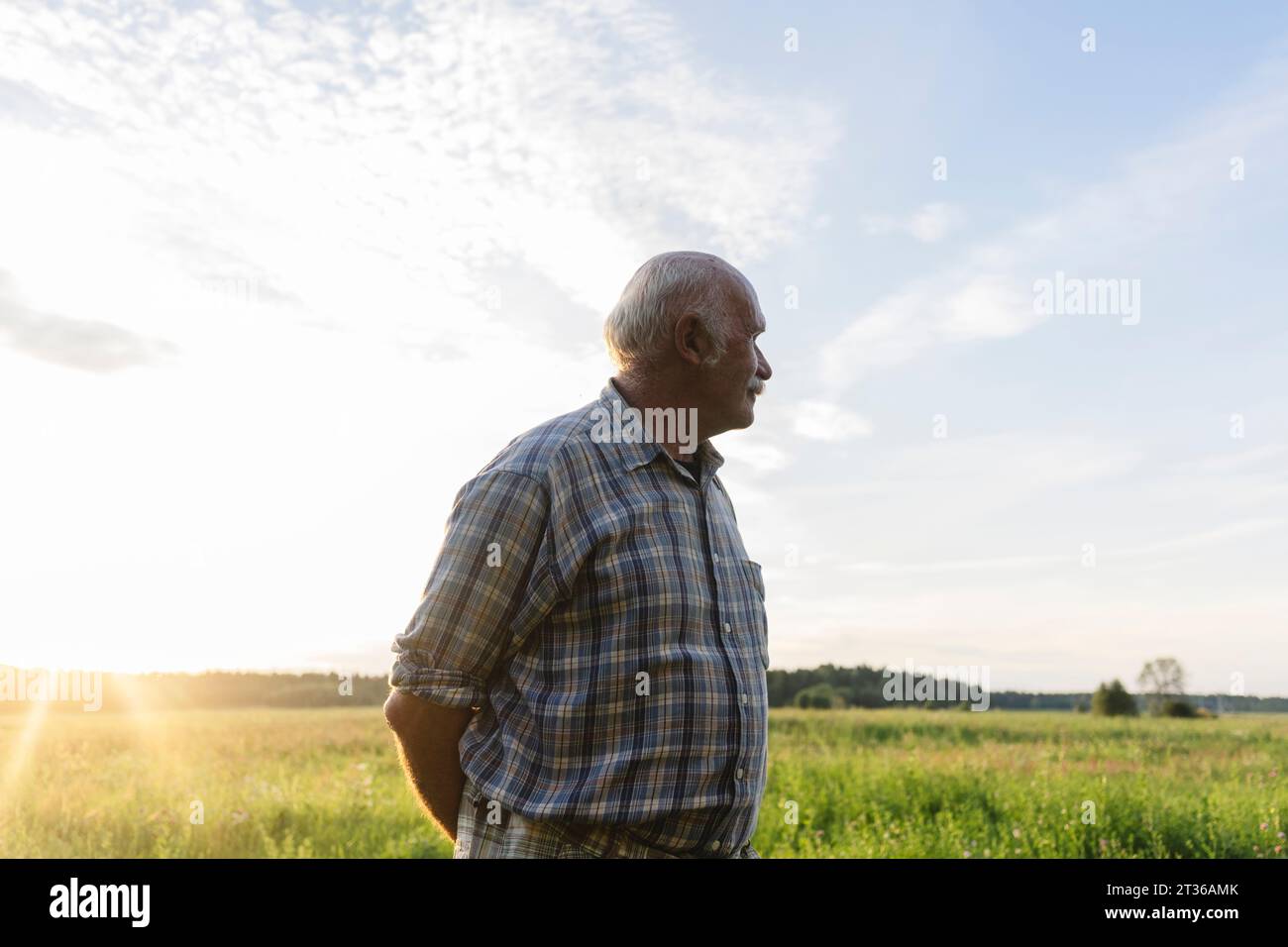 Elderly man copy space hi-res stock photography and images - Alamy