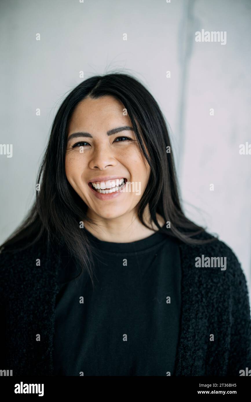 Long and beautiful black hair hi-res stock photography and images - Alamy