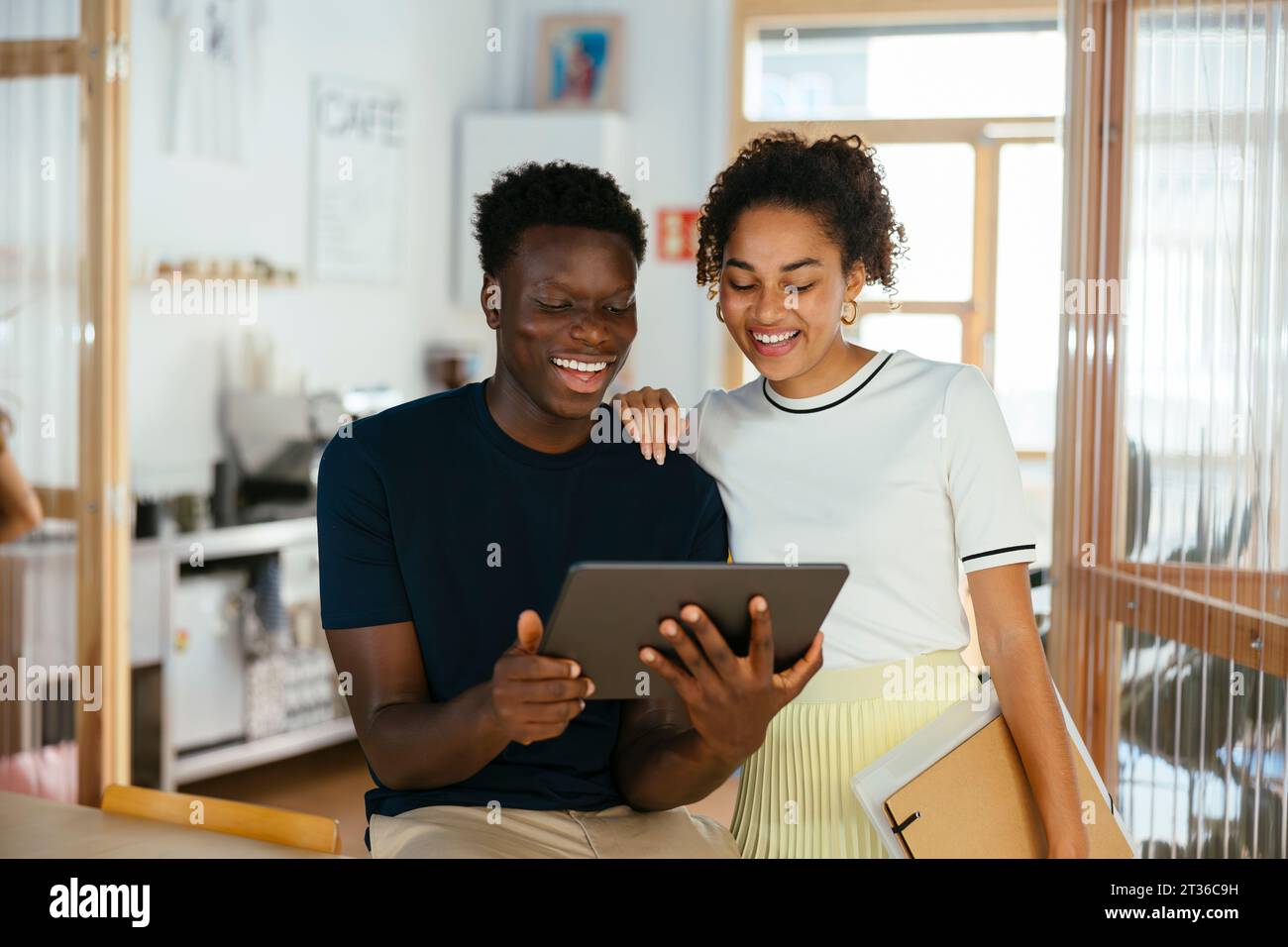 Male students tablet hi-res stock photography and images - Alamy
