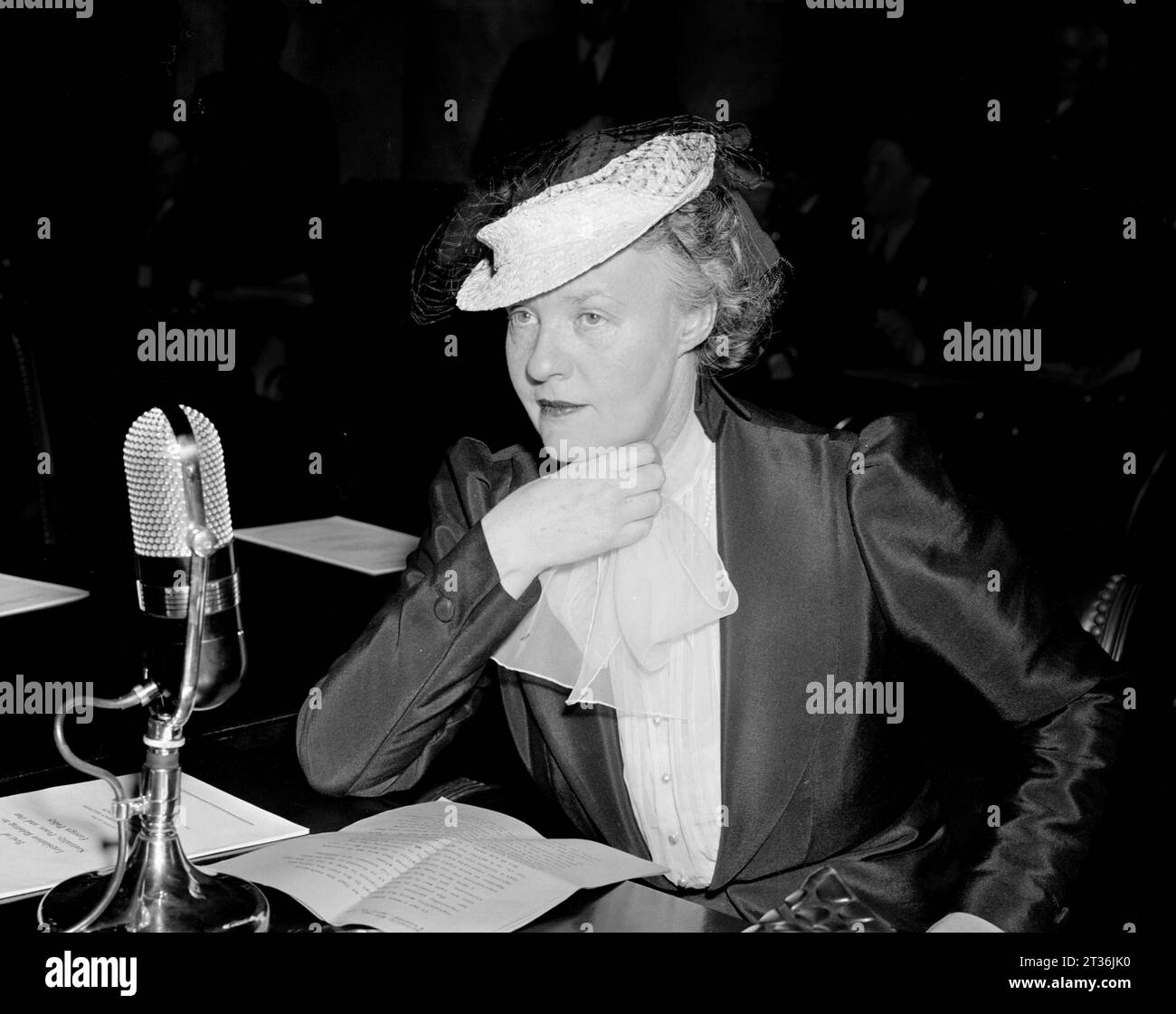 Dorothy Thompson. Portrait of the American journalist and broadcaster, Dorothy Celene Thompson (1893-1961) before the US Foreign Affairs Committee in April 1939 Stock Photo