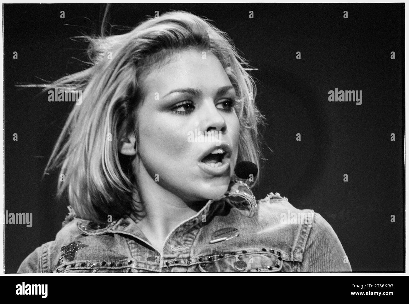 BILLIE PIPER, SINGER, 2000: Billie Piper at 18-years-old on the Smash Hits 2000 Tour playing live at Cardiff International Arena CIA in Cardiff on 30 November 2000. Photograph: Rob Watkins Stock Photo