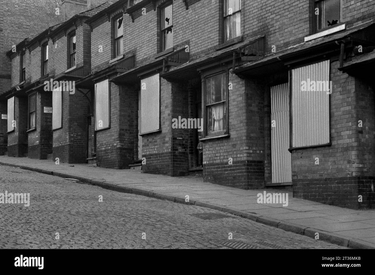 Shuttered up houses on a cobbled Calcutta Street awaiting demolition during the slum clearance of St Ann's, Nottingham. 1969-1972 Stock Photo