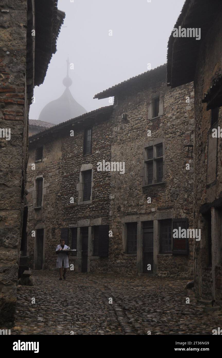 Perouges france hi-res stock photography and images - Alamy