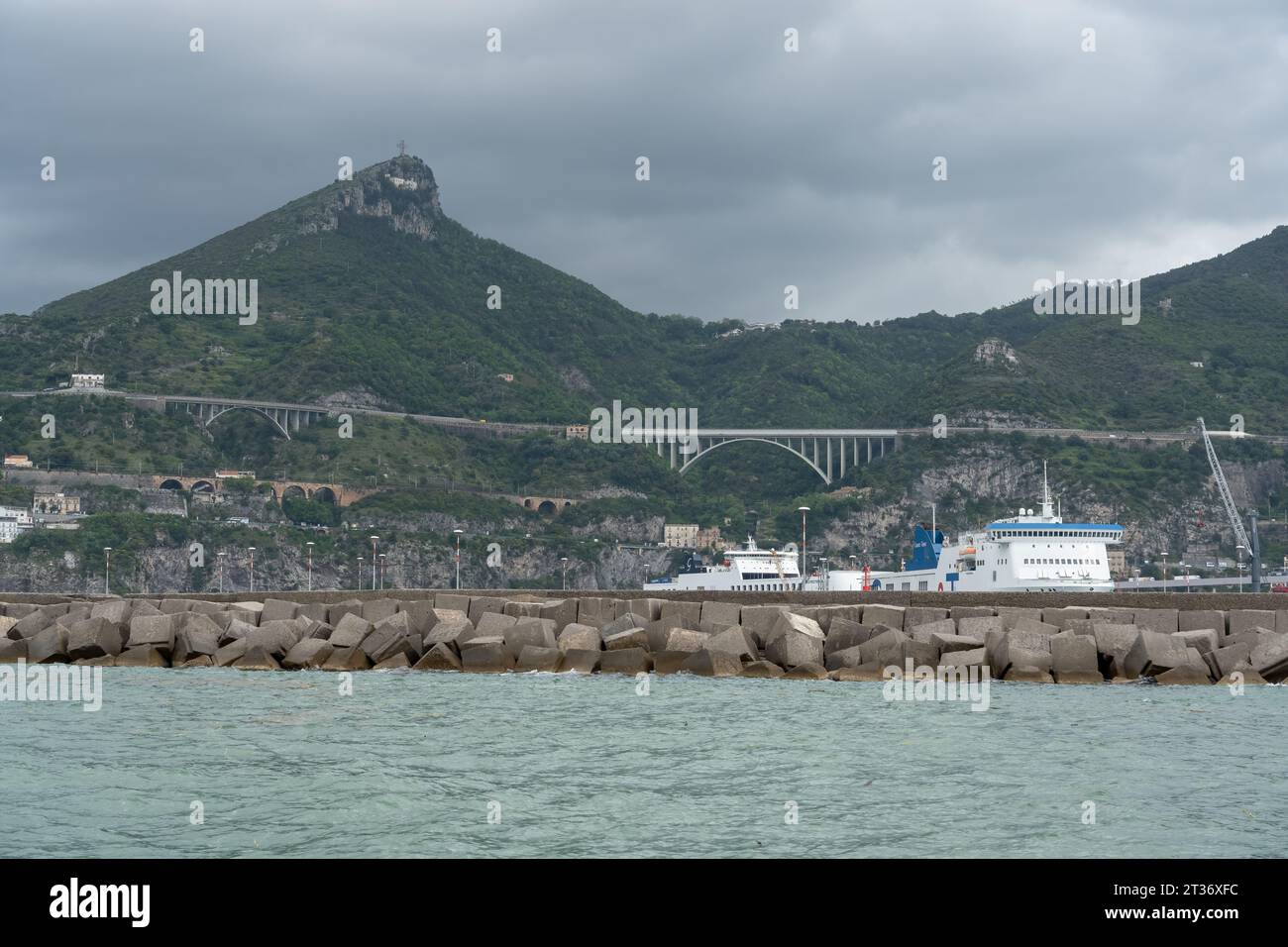 Amalfi coast cruise ship hi-res stock photography and images - Alamy