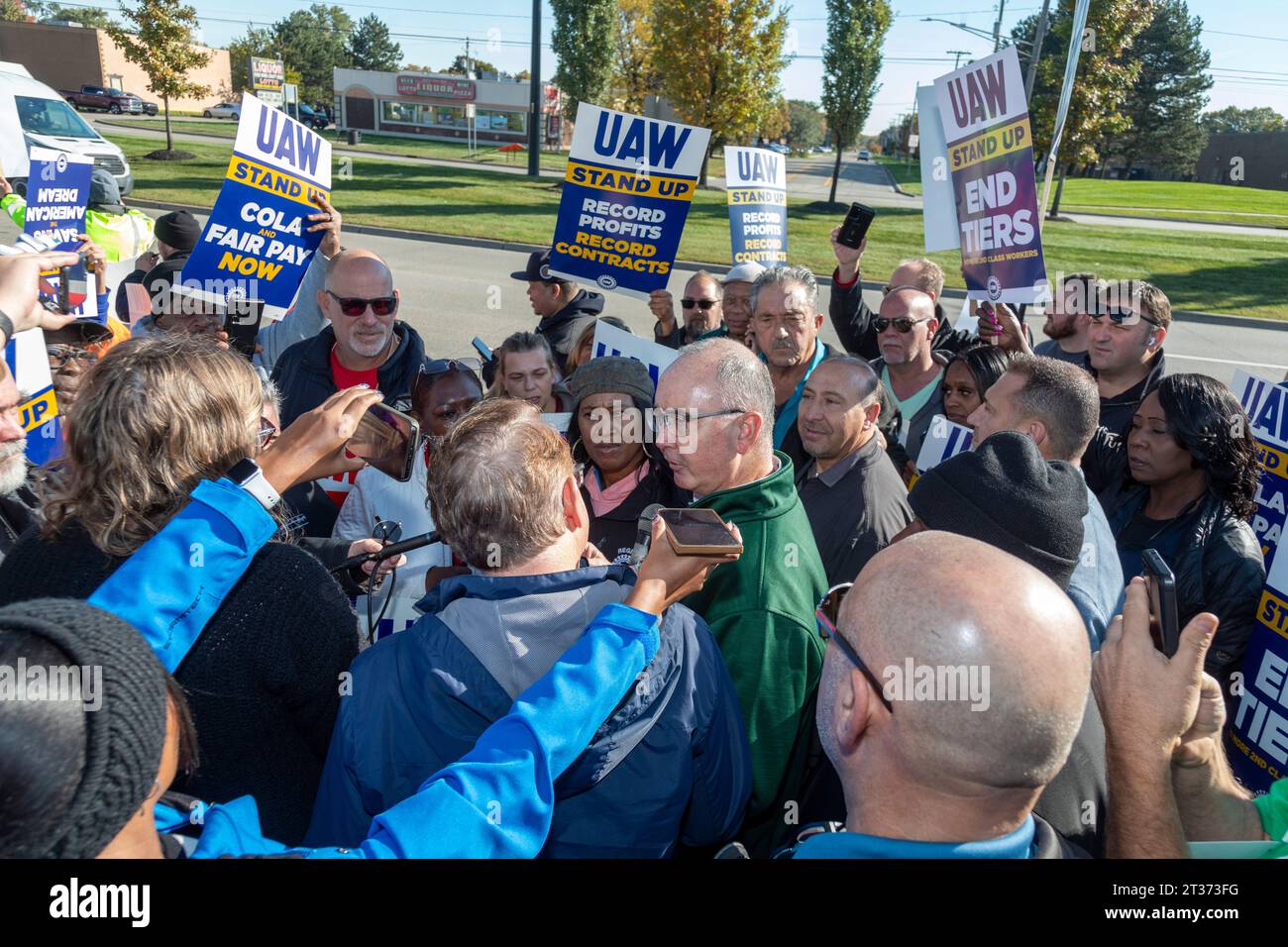 Sterling Heights, Michigan, USA. 23rd Oct, 2023. United Auto Workers President Shawn Fain is surrounded by UAW members and the news media as the union expanded its strike, walking out at Stellantis' Sterling Heights Assembly Plant (SHAP). The 6,800 workers at the plant make RAM pickup trucks. Credit: Jim West/Alamy Live News Stock Photo
