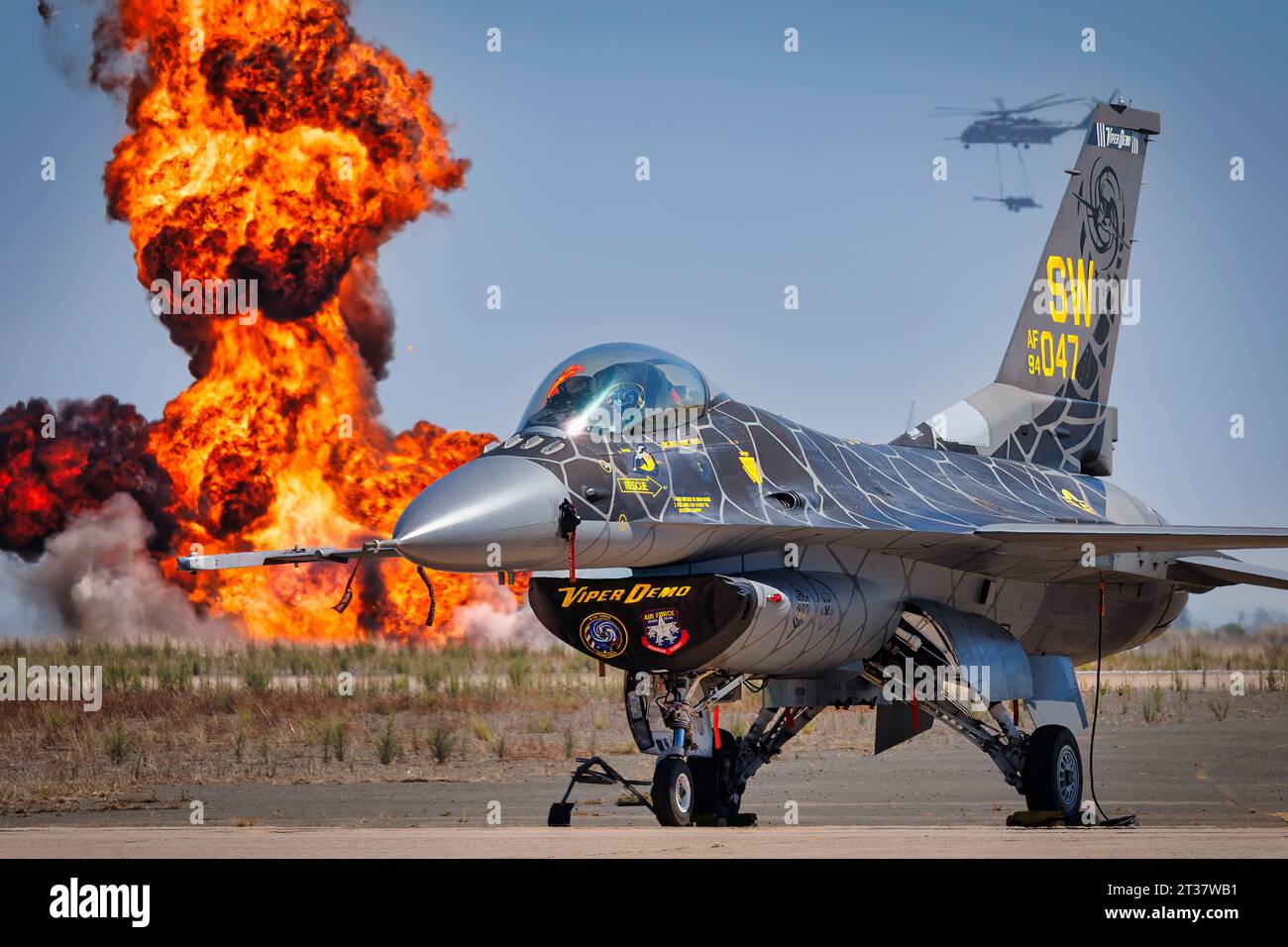 Miramar, California, USA - September 23, 2023: An F-16 Falcon, of the Viper Demonstration Team, during the Marine Air Ground Task Force (MAGTF) Demstr Stock Photo