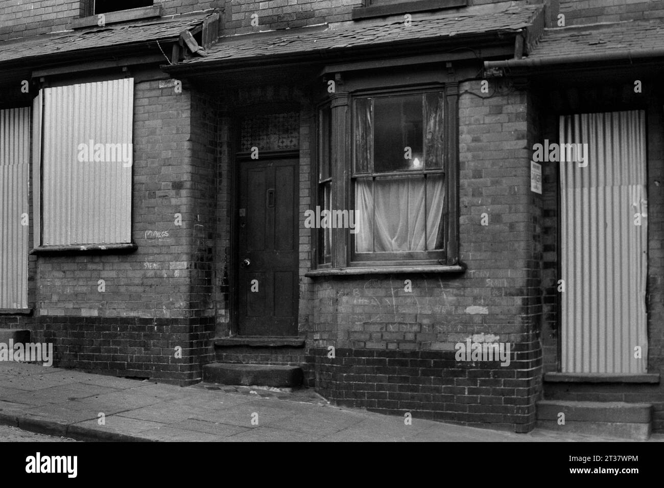 A Victorian terraced house on Calcutta Street still being lived in during the slum clearance and demolition of St Ann's, Nottingham. 1969-1972 Stock Photo