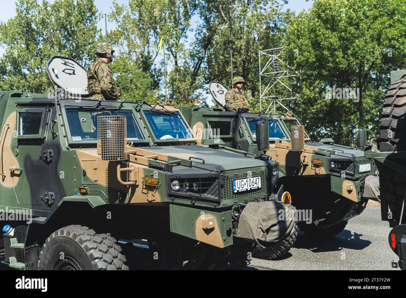 Women driving military vehicles hi-res stock photography and images - Alamy