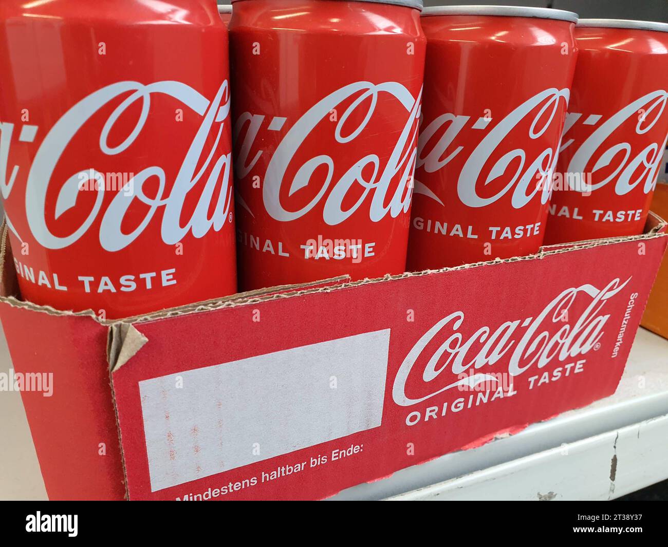 Cola dosen hi-res stock photography and images - Alamy