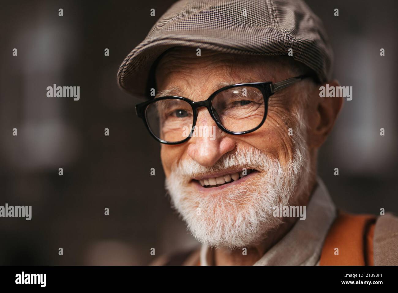 Portrait elderly man glasses in hi-res stock photography and images - Alamy
