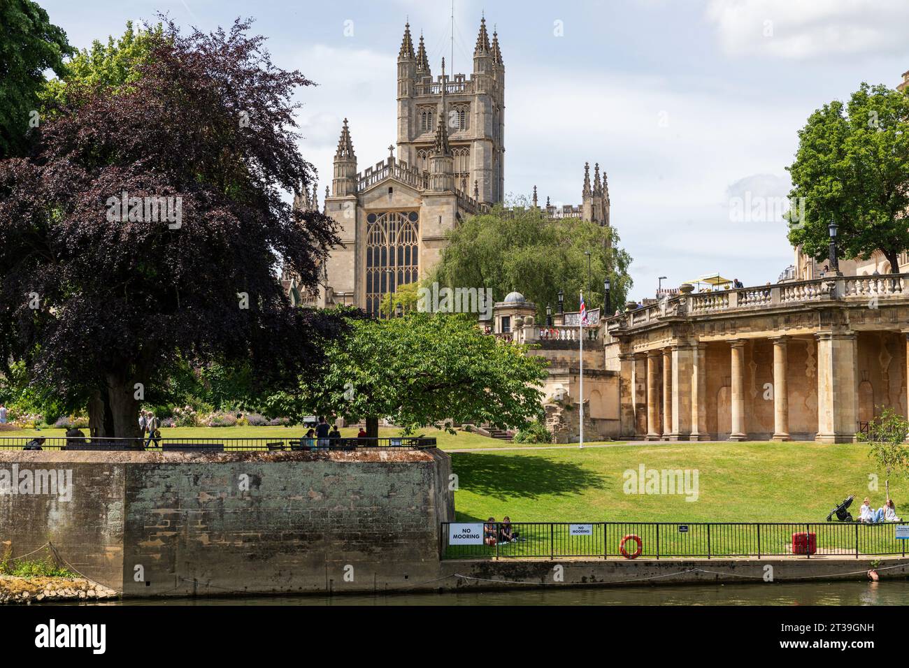 Bath Abbey & Parade Gardens in Bath, Somerset, England Stock Photo - Alamy