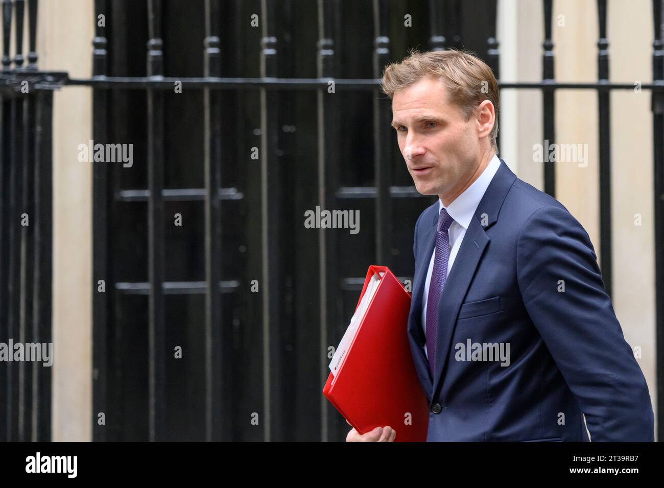 Chris Philp MP (Con: Croydon South) Minister of State (Minister for Crime, Policing and Fire) leaving Downing Street after a meeting to discuss shopli Stock Photo