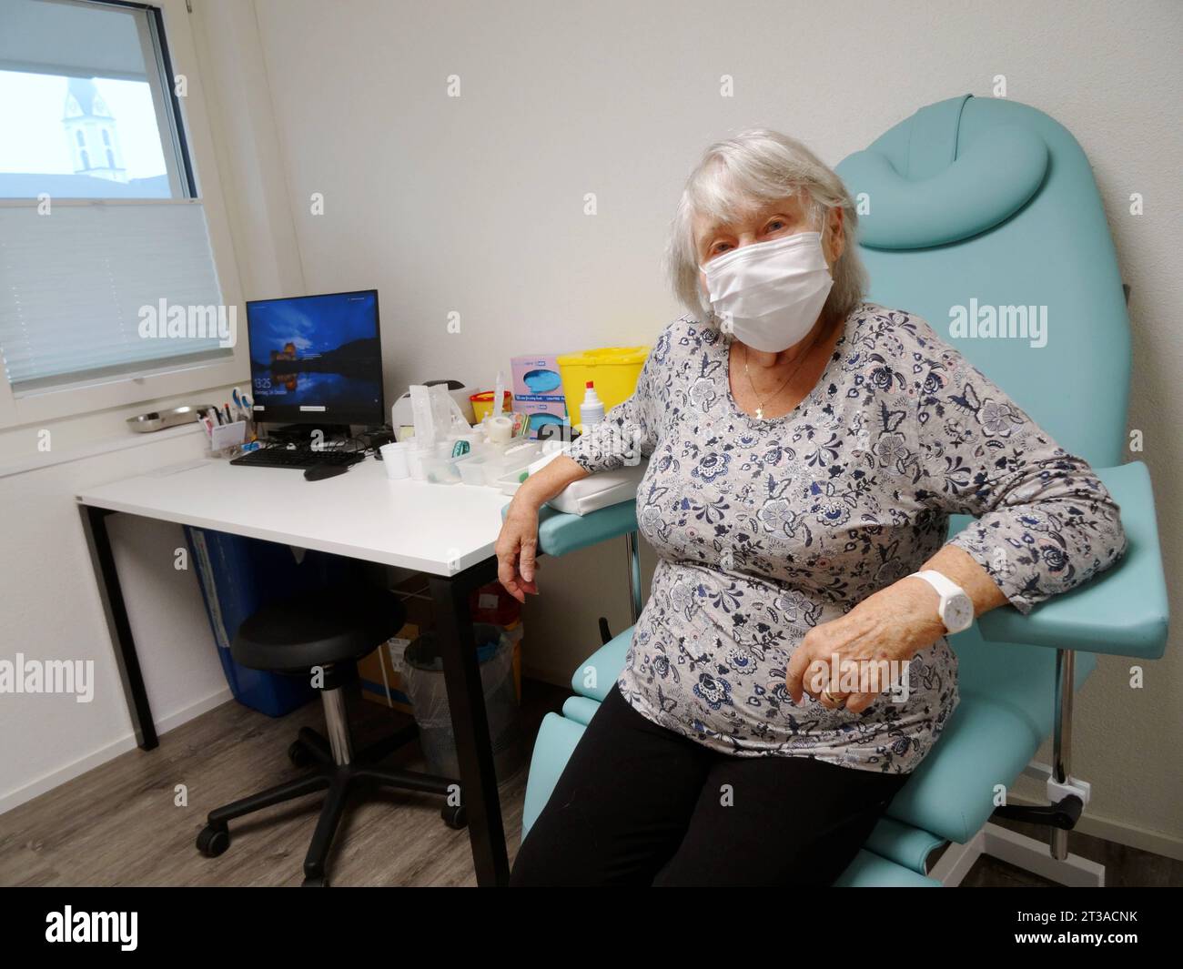 Foto Manuel Geisser 24.10.2023 Corona,Maske, Bild Patientin mit