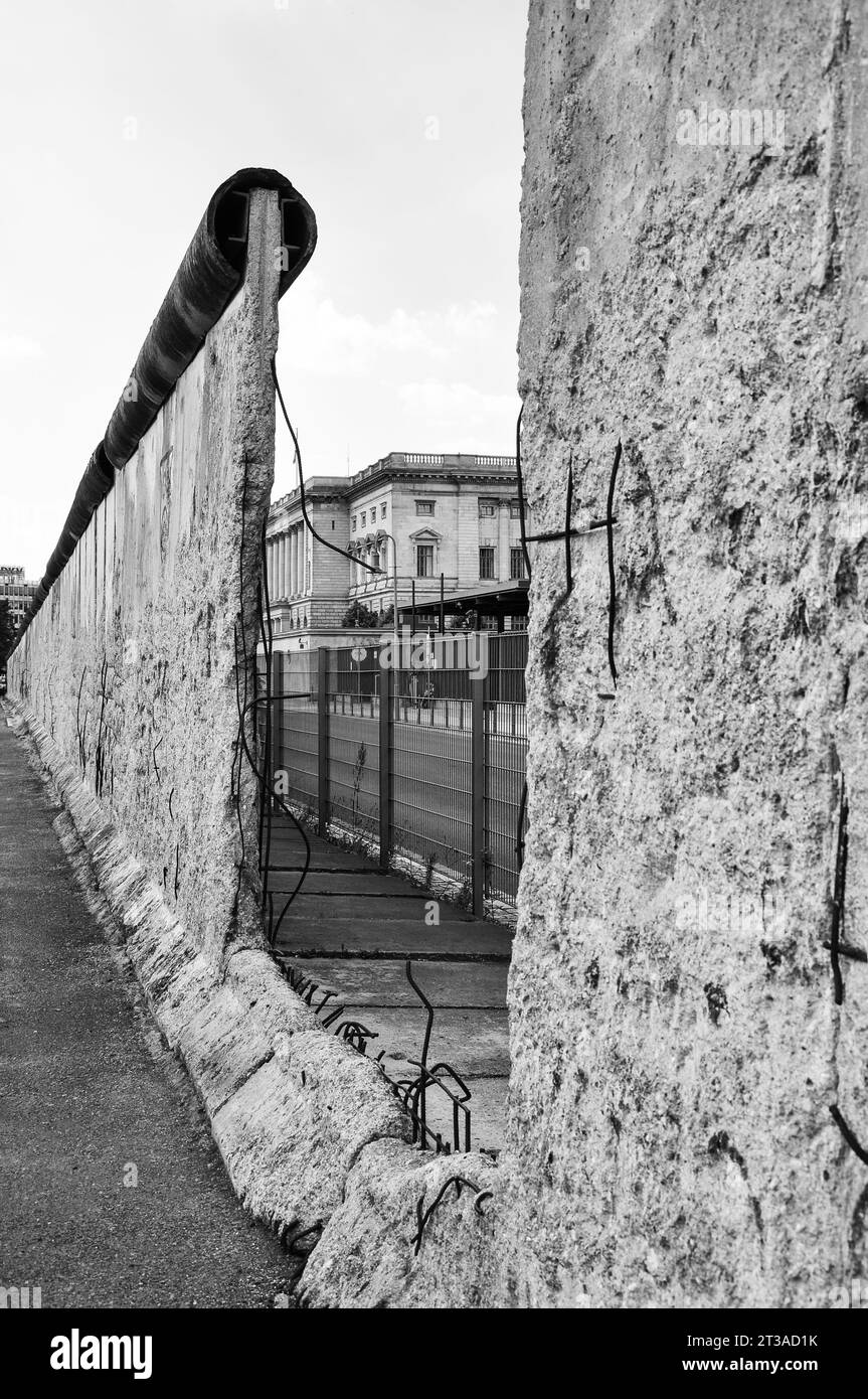 East berlin propaganda Black and White Stock Photos & Images - Alamy