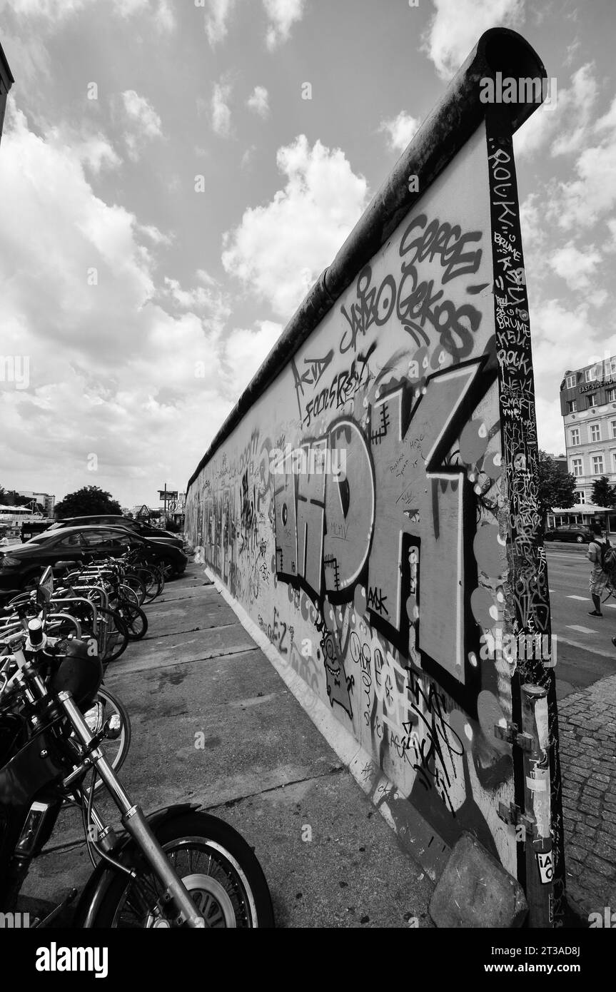 East berlin propaganda Black and White Stock Photos & Images - Alamy