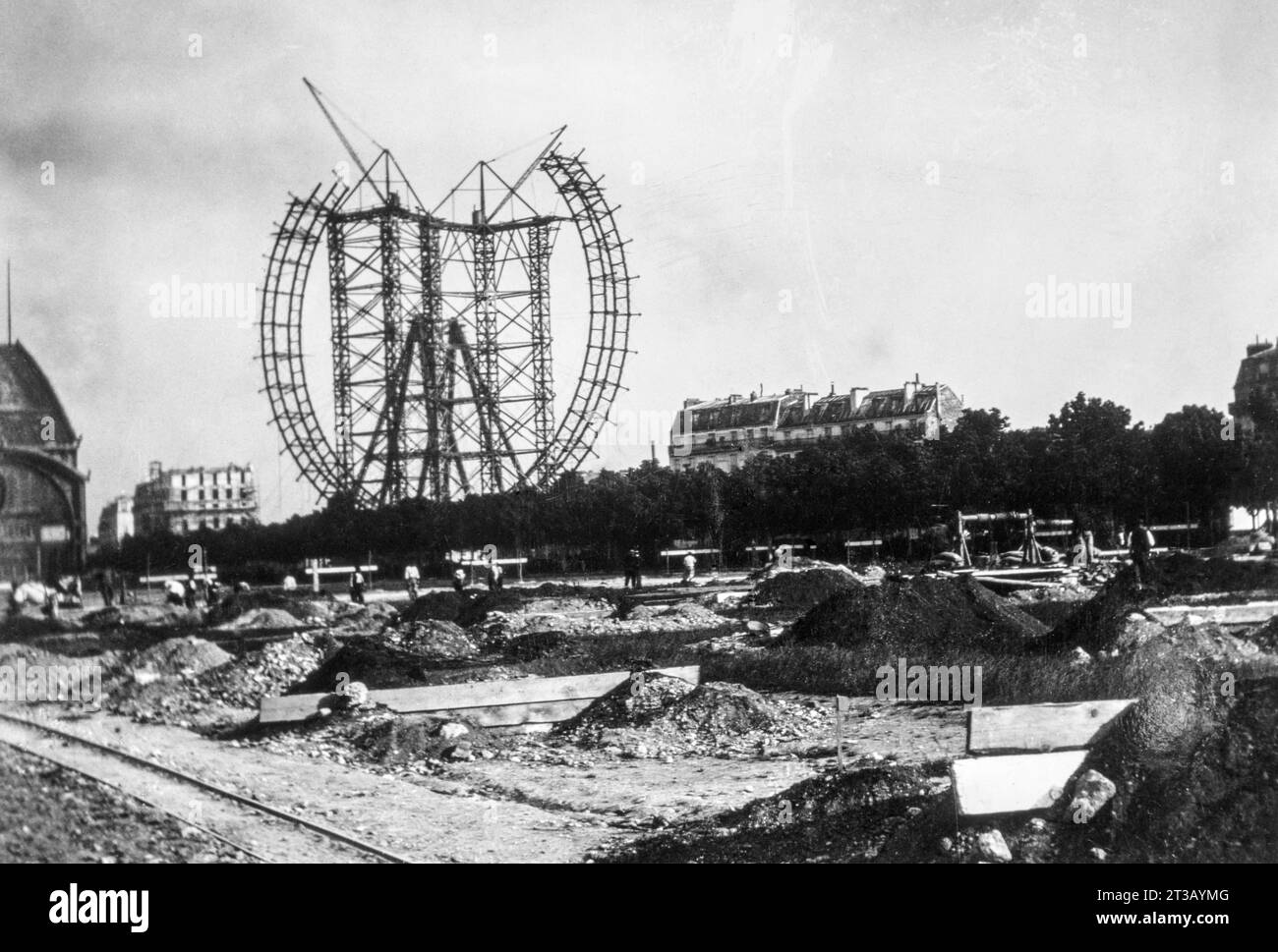 Photography , Construction of the Paris Ferris wheel in 1888 for the 1900 Universal Exhibition. Stock Photo