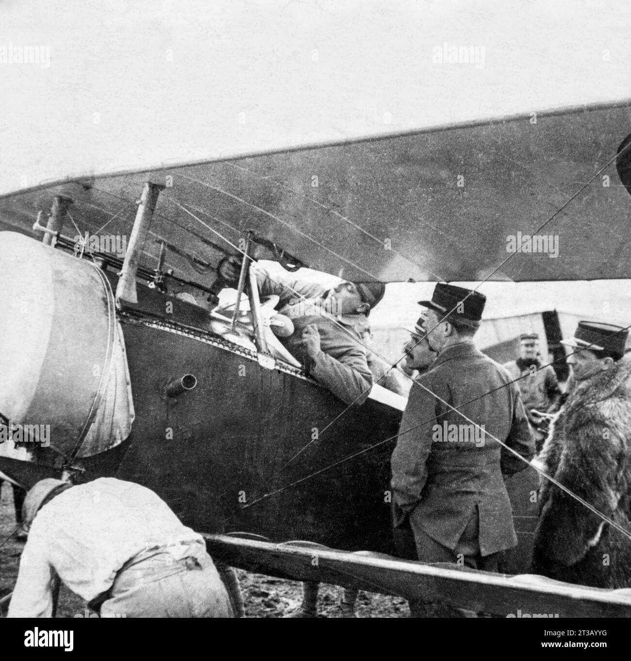 The Navarre pilot explaining the firing of a machine gun through the
