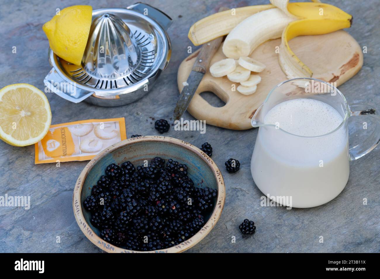 Brombeer-Milchshake, Milchshake, Milchshakes aus wilden Früchten ...