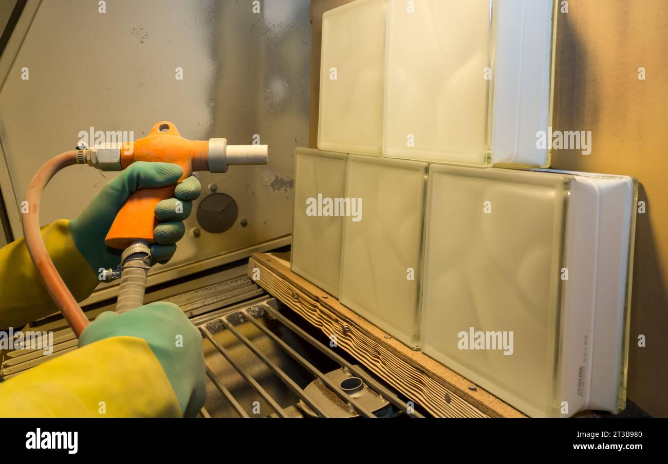 sandblasting chamber, sandblasting process, sandblasting glassblocks