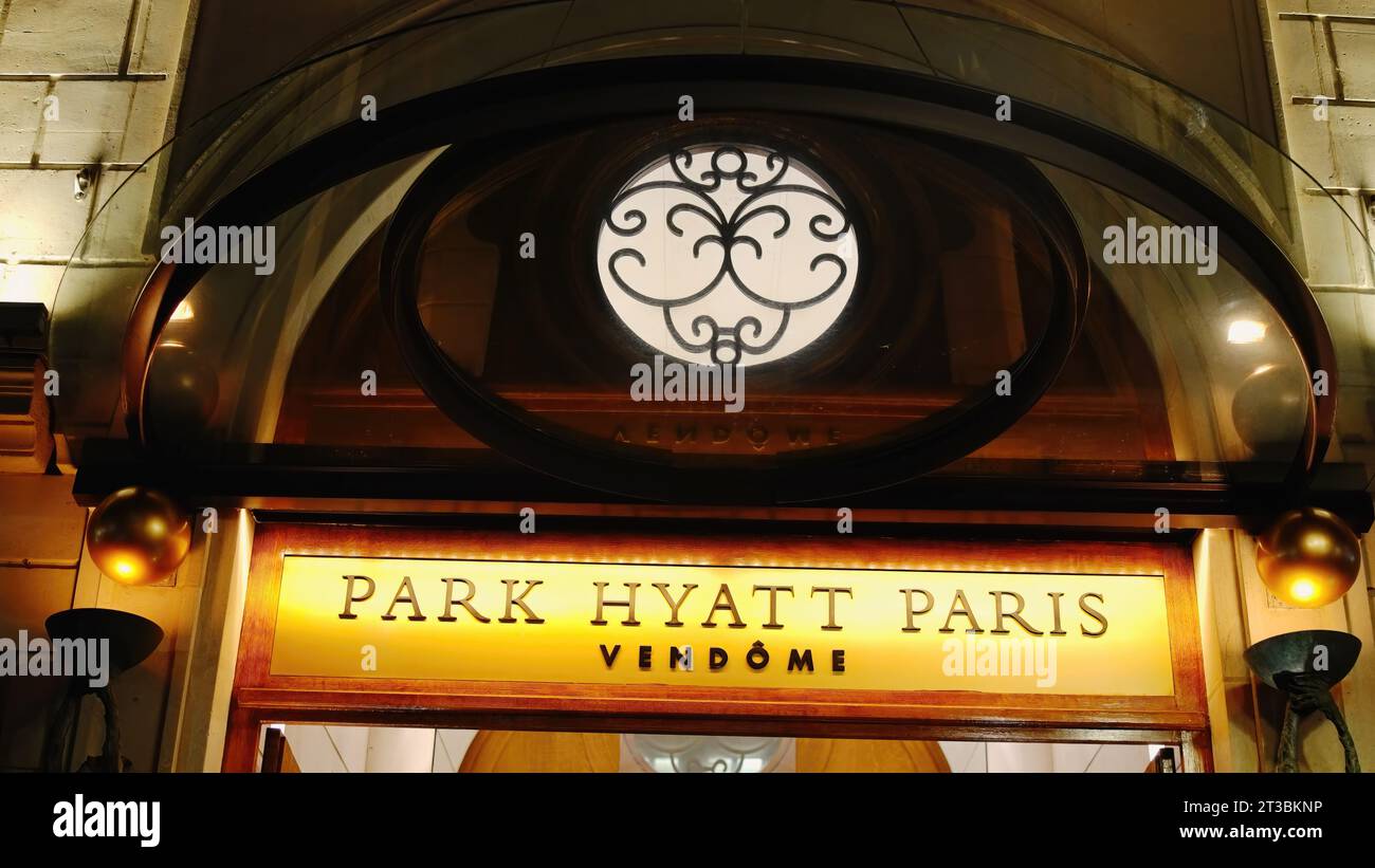 Exklusive Park Hyatt Hotel in Vendome Square in Paris - CITY OF PARIS, FRANCE - SEPTEMBER 4, 2023 Stock Photo