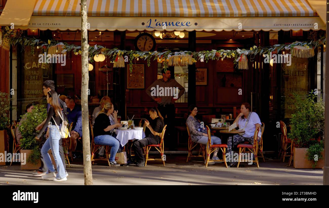 Paris St Germain district with its street cafes and small restaurants ...