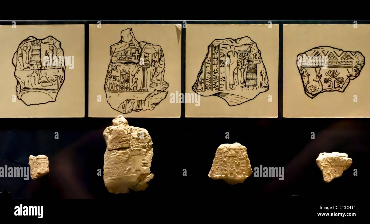 Pieces of pottery with graphics showing the ornament from Qal'at al-Bahrain central excavation area, Palace of Uperi - 10th to 7th century B.C. Stock Photo