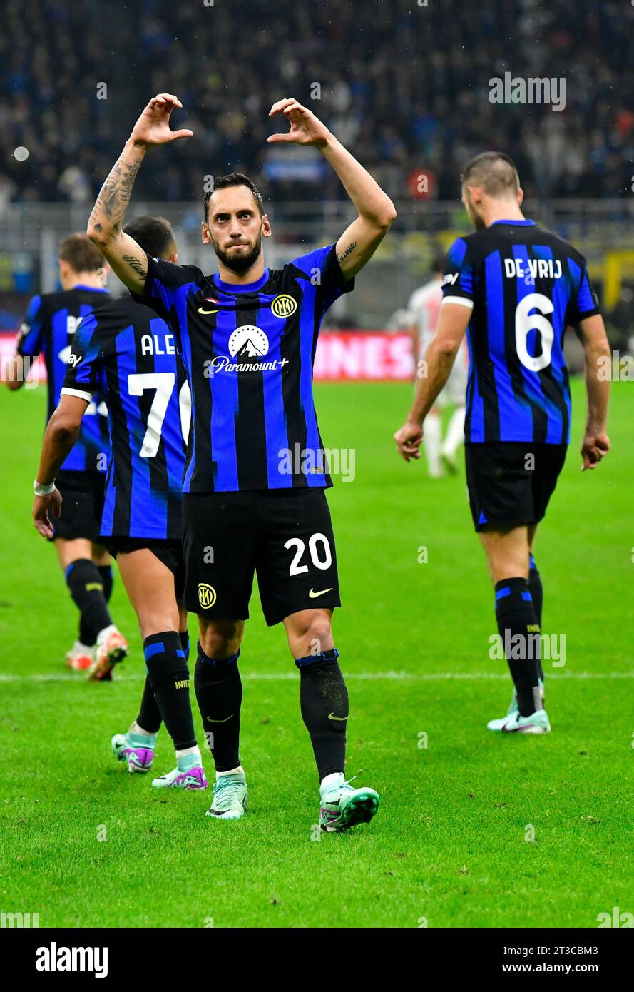 Milano, Italy. 24th Oct, 2023. Hakan Calhanoglu (20) of Inter scores