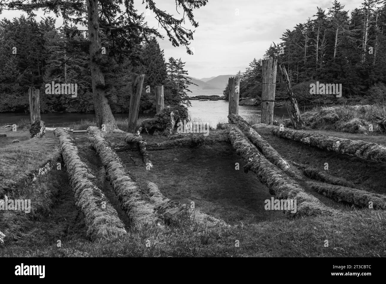 Northwest native longhouse Black and White Stock Photos & Images Alamy