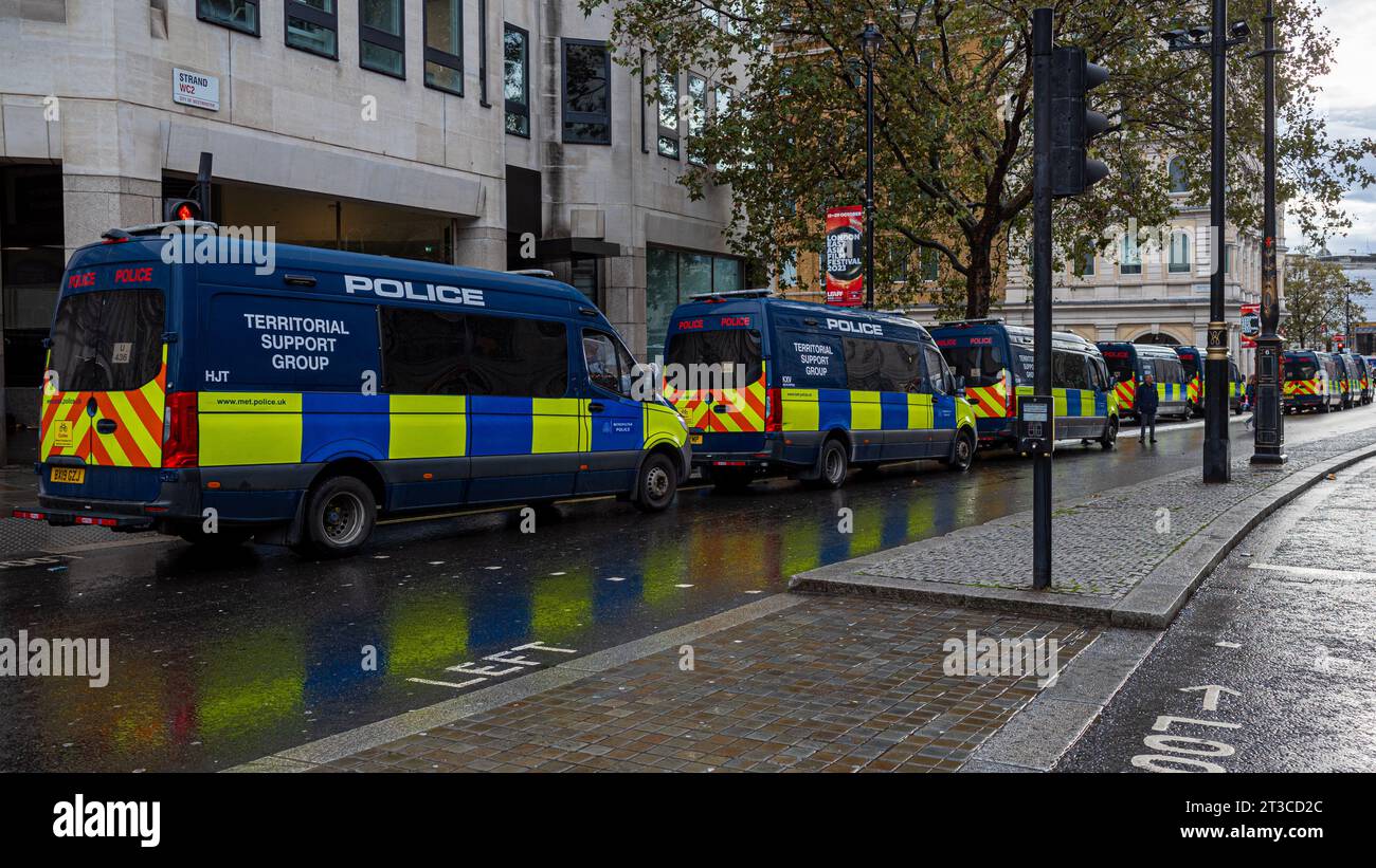 London Metropolitan Police Territorial Support Group vehicles deployed in central London. Metropolitan Police TSG provides public order policing. Stock Photo
